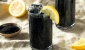Limonada neagră, băutura care a cucerit internetul. Ajută la eliminarea toxinelor din organism și poate susține procesul de slăbire