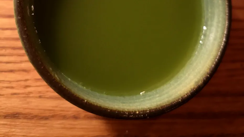 Ceaiul rece ce te cucerește instant! Este și sănătos! Rețetă ușor de preparat acasă cu frunze de kaffir lime