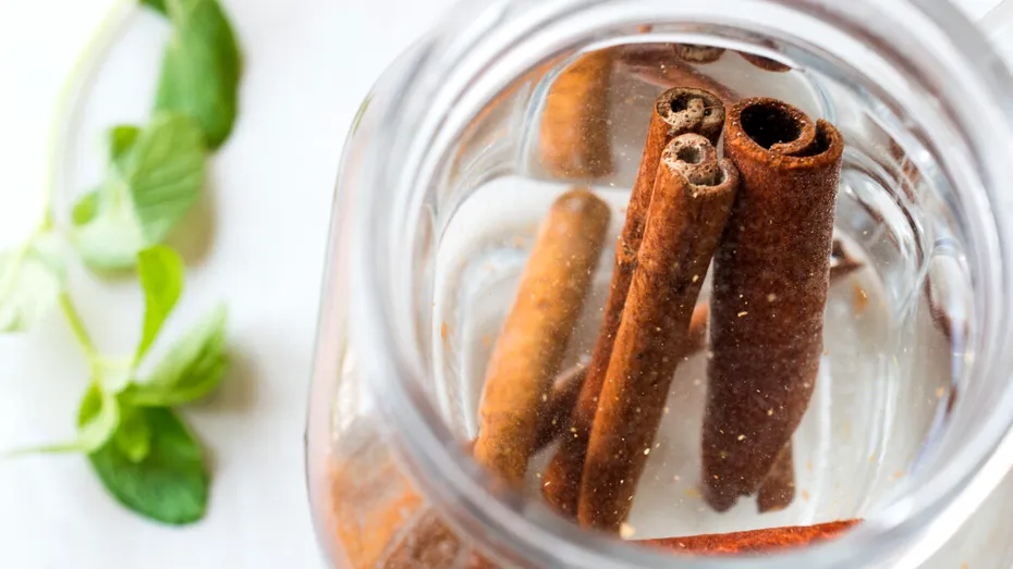 Medicii și nutriționiștii avertizează! Atenție la băuturile „miraculoase”, promovate online pentru slăbit