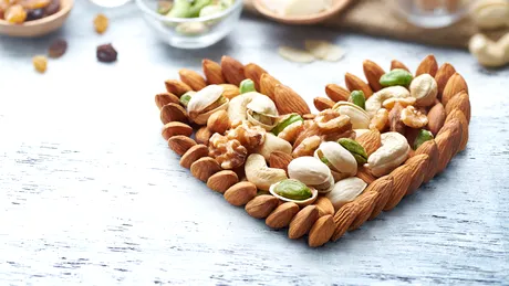 Consumul de nuci şi alune poate îmbunătăţi viaţa sexuală