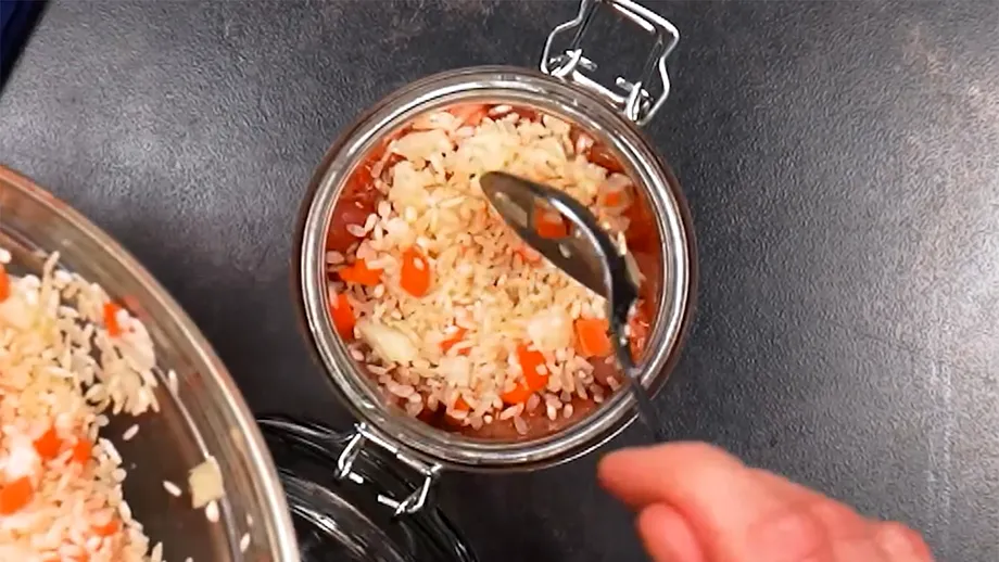 Rețetă genială de pilaf la borcan. Începând de acum, doar așa îl vei găti!