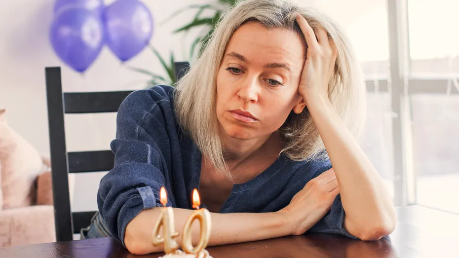 Depresia aniversară - de ce ne „pocnește” suferința fix când ar trebui să fim fericiți și cum depășim această stare