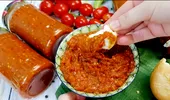 Greșeala pe care majoritatea românilor o comit când fac zacuscă. Din cauza asta face „floare”