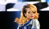 Rihanna, huiduită la un concert în Marea Britanie. Fanii au aruncat cu mâncare în ea!