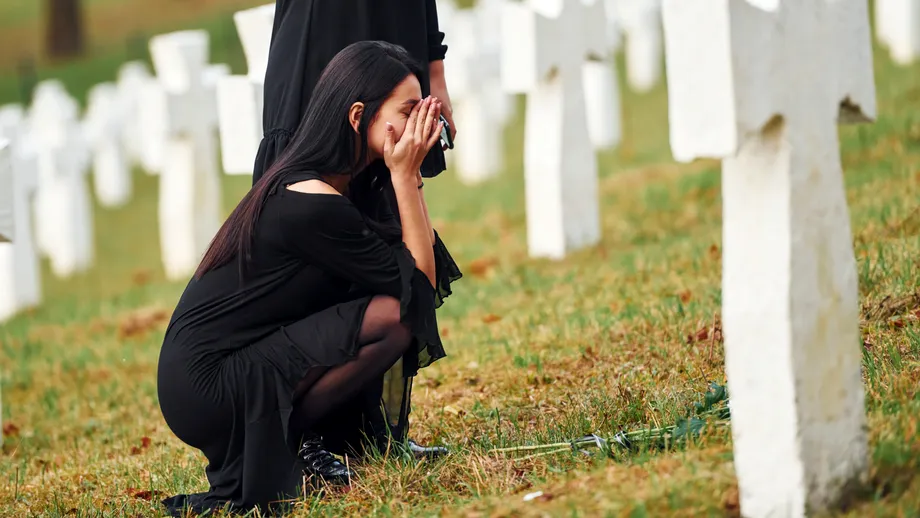 Totul despre doliu. Cum faci față pierderii cuiva drag?