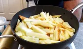Cum fac chinezii cartofi prăjiți. Rețetă de cartofi-pai chinezești