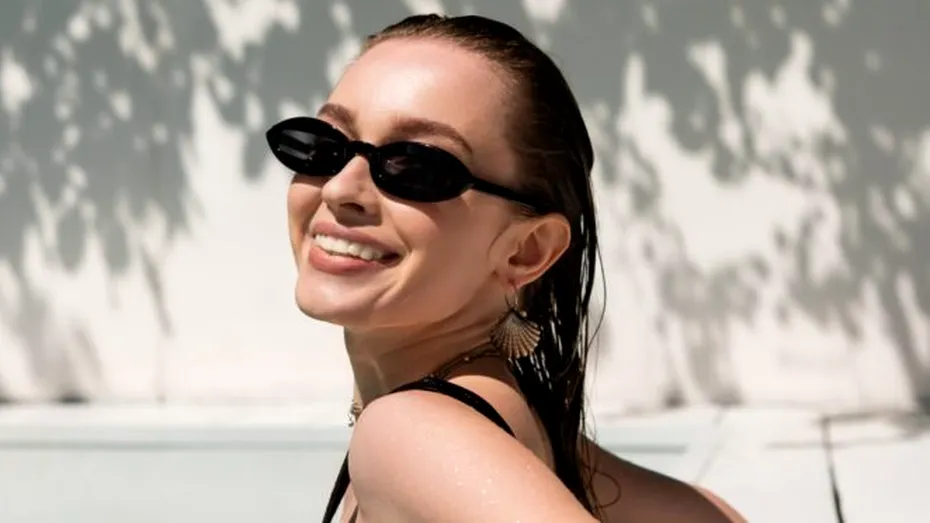 Ce se întâmplă cu părul când îl lași să se usuce singur după mare sau piscină