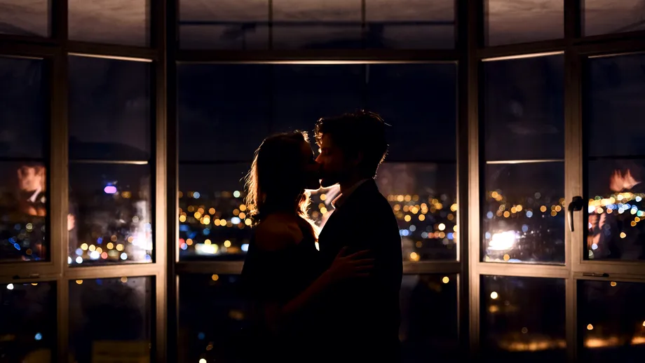 Bolile pe care le poți lua prin sărut: milioane de bacterii și diverse afecțiuni pot fi transmise