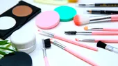 Trusa de machiaj - ce pericole ascunde?