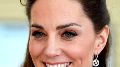 Kate Middleton, accesoriul de 5 dolari la care nu renunţă în întâlnirile pe Zoom GALERIE FOTO