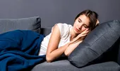 (P) De Ce Îți Amorțesc Mâinile în Somn? Legătura cu Poziția de Dormit