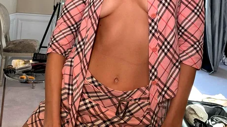 Bella Hadid nu se poate abține! Din nou, cu sânii la vedere