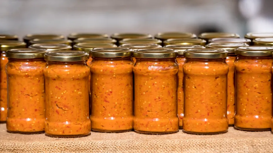 De ce fermentează, de fapt, zacusca. Greșelile care nu trebuie făcute niciodată atunci când o prepari