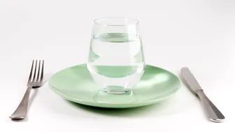 Cât slăbești dacă ții post negru și care sunt persoanele care nu au voie să-l țină. Se pot îmbolnăvi!