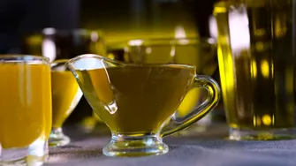 Uleiul de măsline și efectele anti-aging. „1-2 linguri de ulei de măsline extravirgin pe zi sunt suficiente”
