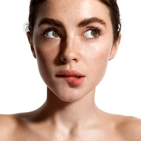 Cum poți avea sprâncene mai dese: remedii naturale și opțiuni medicale