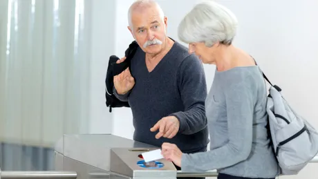 Cum pot pensionarii obține reducere de 50% la biletele de tratament și unde le pot folosi