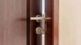 Cum au lăsat doi chiriași un apartament din Cluj? Proprietara a rămas uimită când a deschis ușa locuinței, după 3 ani