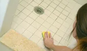 Cum să faci acasă detergent pentru gresie. Soluția care respinge praful și murdăria