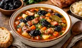 Ciorbă de prune uscate, o rețetă tradițională cu gust surprinzător. Ingredientele de care ai nevoie