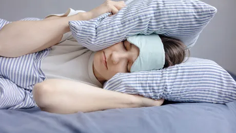 3 vitamine de care duci lipsă dacă dormi prost noaptea. În ce alimente le găsești