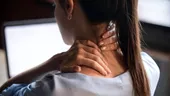Capul poate pune o presiune de 22 de kilograme pe gât, dacă faci această greșeală