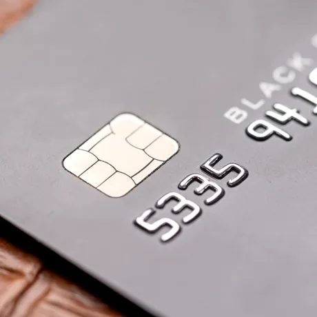 Atenție la cardurile bancare! Ce date nu trebuie să comunici niciodată ca să nu fii victima unei fraude