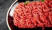 Cum gătești corect carnea tocată? Regulile simple care fac diferența între un preparat gustos și unul fad