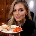 Cum gătește Andreea Ibacka somon cu sos alb. Printre ingrediente sunt și smântâna de gătit și parmezanul
