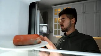 Alimentele din frigider de care ar trebui să scapi cât mai repede. Sunt un pericol pentru sănătate!