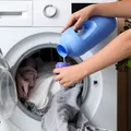 Programul de spălare rapidă: un truc genial sau o greșeală care nu curăță cu adevărat hainele?