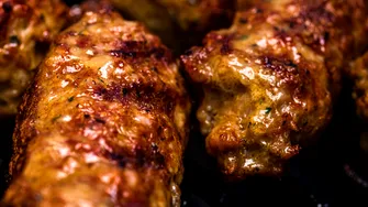 Vrei mici delicioși de 1 Mai? Ce trebuie să faci înainte de a-i pune pe grătar