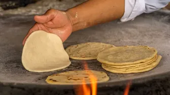 Cum să faci acasă tortilla. Ai nevoie de 4 ingrediente dacă vrei să obții lipii gustoase