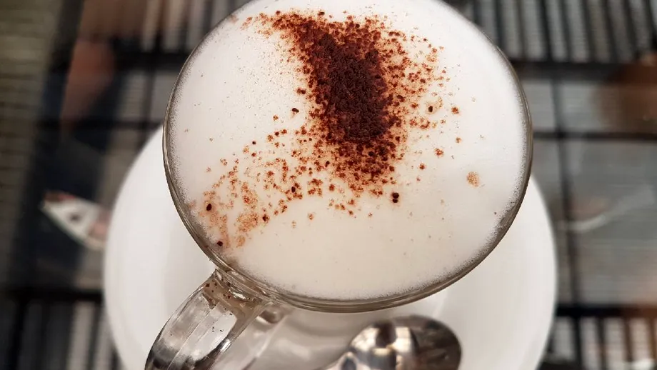 Cele 5 mirodenii care pot fi adăugate în cafeaua de dimineață. Susțin sănătatea organismului, potrivit experților