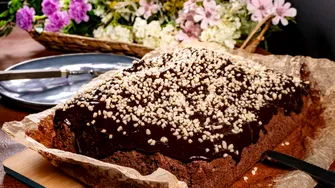 Desertul care se separă în trei straturi diferite în timp ce se coace. Cum să prepari prăjitura Magic Cake