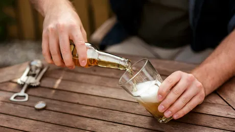 Consumul de alcool și kilogramele în plus: de ce ne îngrășăm?