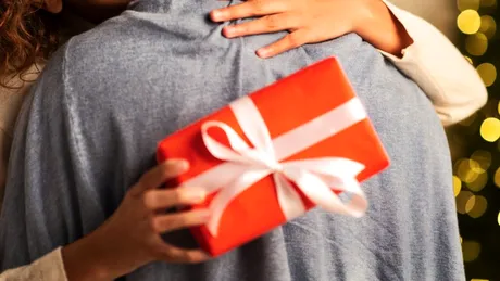Studiu: Ce cadouri primite de la partener ne încântă cel mai mult