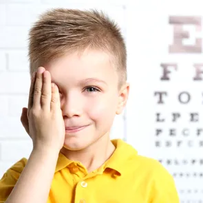 10 semne că un copil are probleme cu vederea. Oftalmolog: Neatenția la școală sau notele mici pot fi consecințe ale anumitor afecțiuni oculare