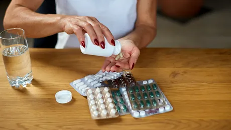 Iei antibiotice? 5 probleme SEVERE care apar pe termen lung