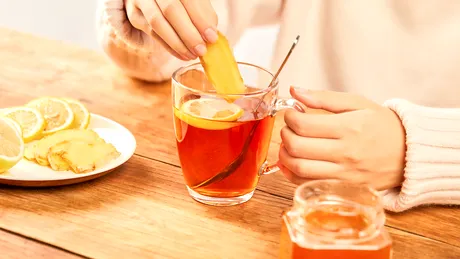 Când devine periculos ceaiul de ghimbir: nu îl consuma în următoarele situații!