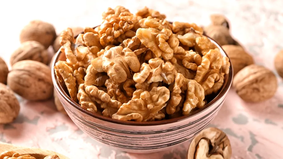 Nucile din cămară pot fi otrăvitoare. 6 semne că s-au stricat și îți pot face rău