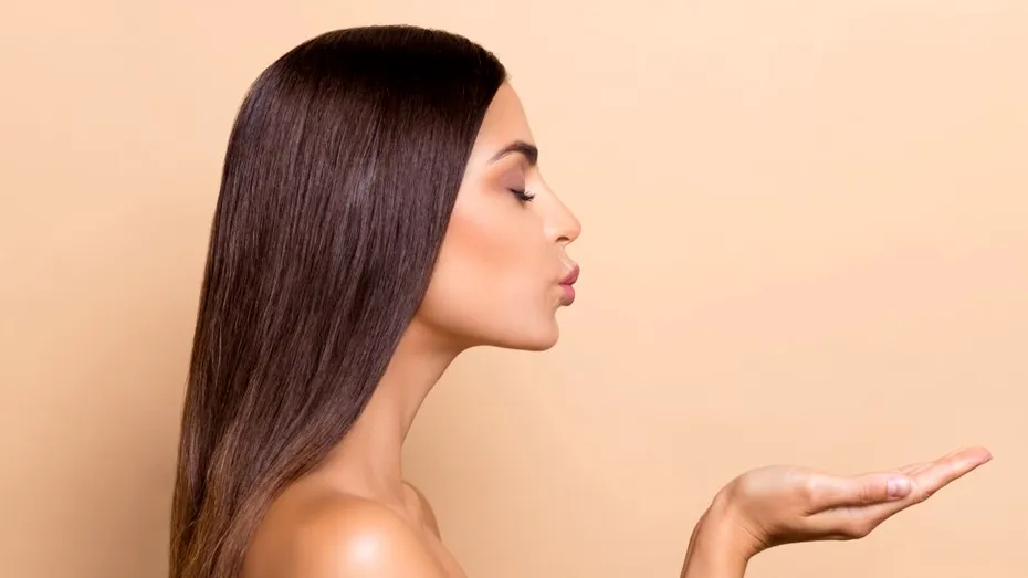 Doar 5 minute pe zi pentru un scalp sănătos, un păr mai lung și un ten mai ferm? Da, se poate!