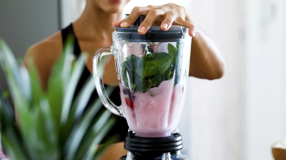 Cum să cureți blenderul în mai puțin de un minut. Ai nevoie de două ingrediente