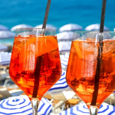 Cel mai nesănătos cocktail. Are la fel de multe calorii cât o porție mare de cartofi prăjiți de la McDonald’s