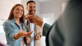 Vrei să te muți cu partenerul? Cele 5 întrebări pe care trebuie să vi le puneți înainte
