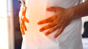 Durerea pe care mulți o confundă cu aciditatea poate fi un semn al unei boli care nu se tratează și nu se vindecă