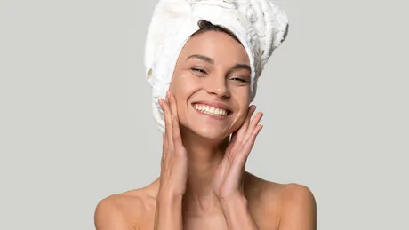 De ce e important să folosești vitamina C la final de vară? Rutina care îți salvează tenul după vacanță