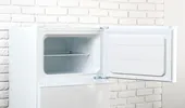 Trucul simplu și eficient ca să scapi rapid de gheața din congelator. Ce să folosești mereu