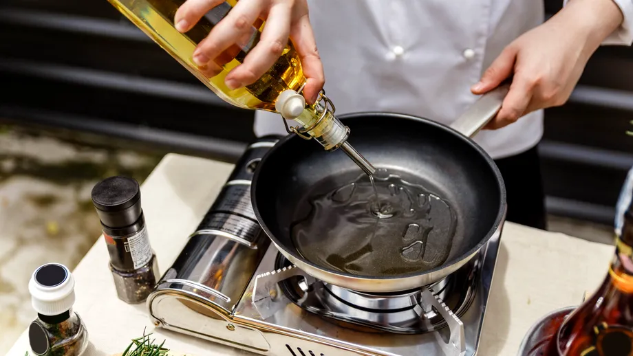 Cum îți dai seama că uleiul nu este bun pentru preparare termică. Semnul clar că nu face față căldurii