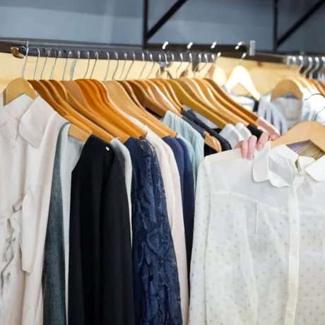 (P) Cum să porți o bluză transparentă cu stil și eleganță? 7 recomandări